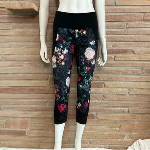 Athleta Cropped Leggings Vintage Style Floral Pattern Medium